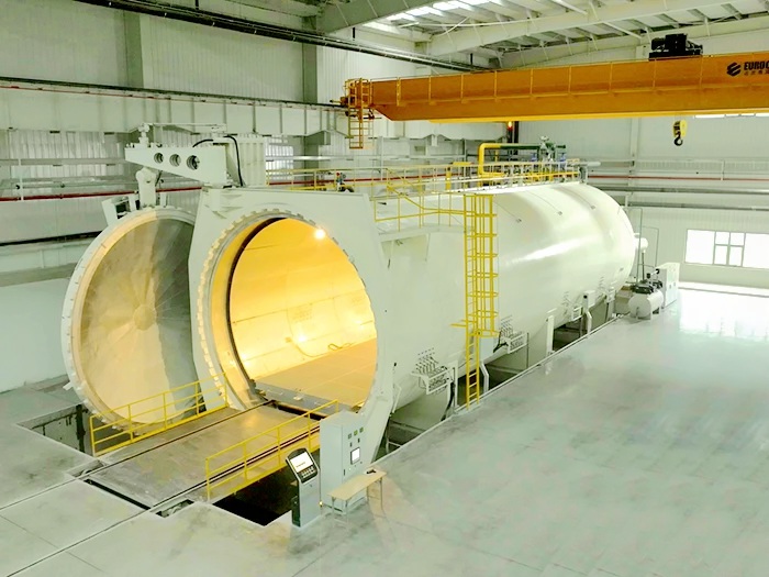 热压罐：Ø6×20米，最高工作温度250℃，压力1.2MPa