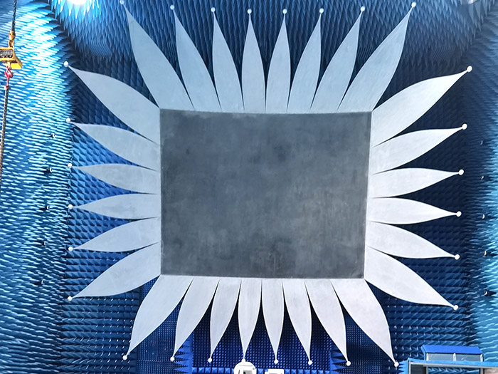 大型锯齿反射面紧缩场天线子系统